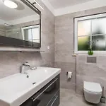 Vikendica Luxurious In *