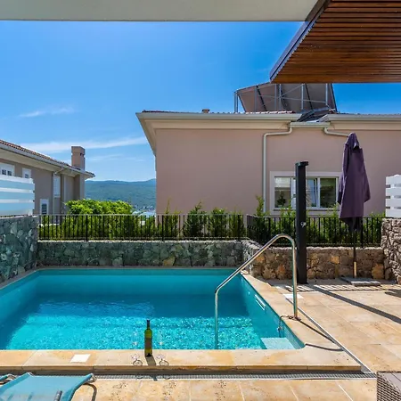 Pet Friendly In With House Sea View
