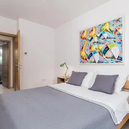 Pet Friendly In With House Sea View