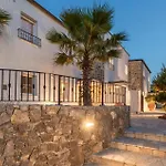 Holiday home Luxurious In
